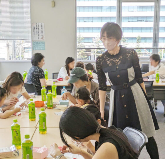渋谷区・原宿子どもテーブル工作教室・講師オオゴシトモエ